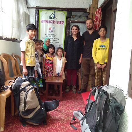 Howrah Guest House Srīnagar Esterno foto