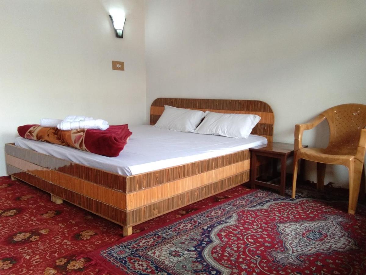 Howrah Guest House Srīnagar Esterno foto