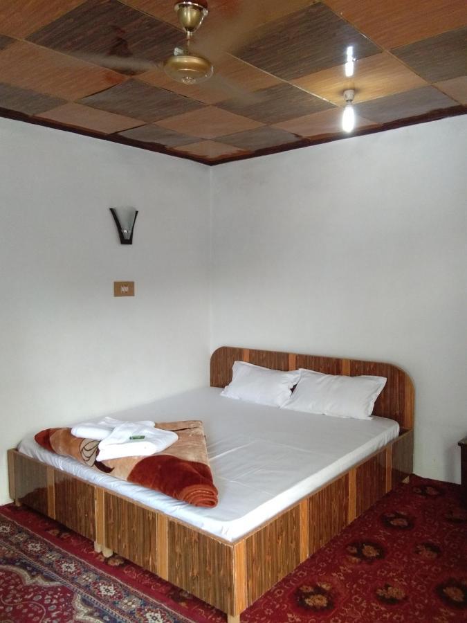 Howrah Guest House Srīnagar Esterno foto