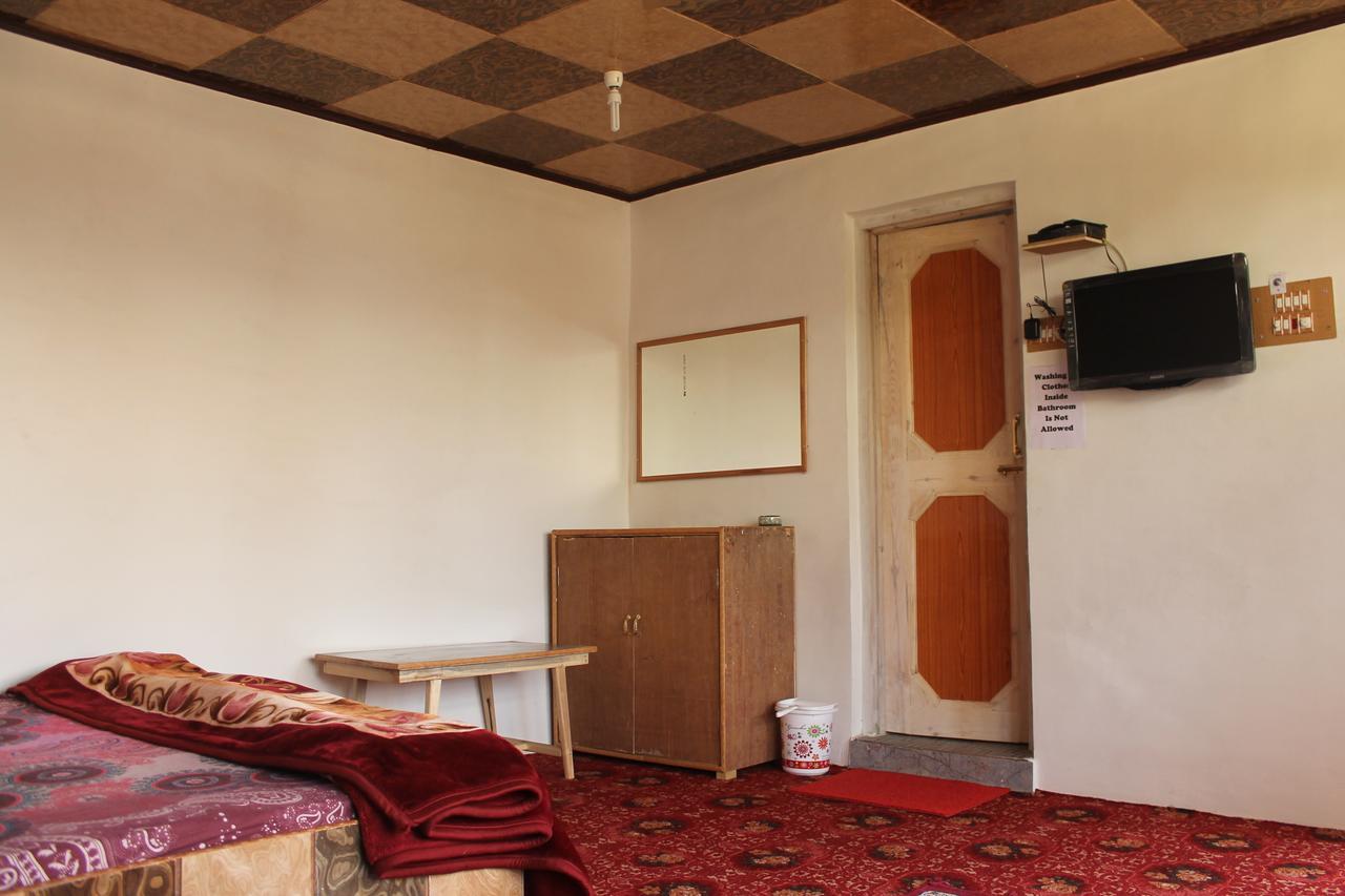 Howrah Guest House Srīnagar Esterno foto