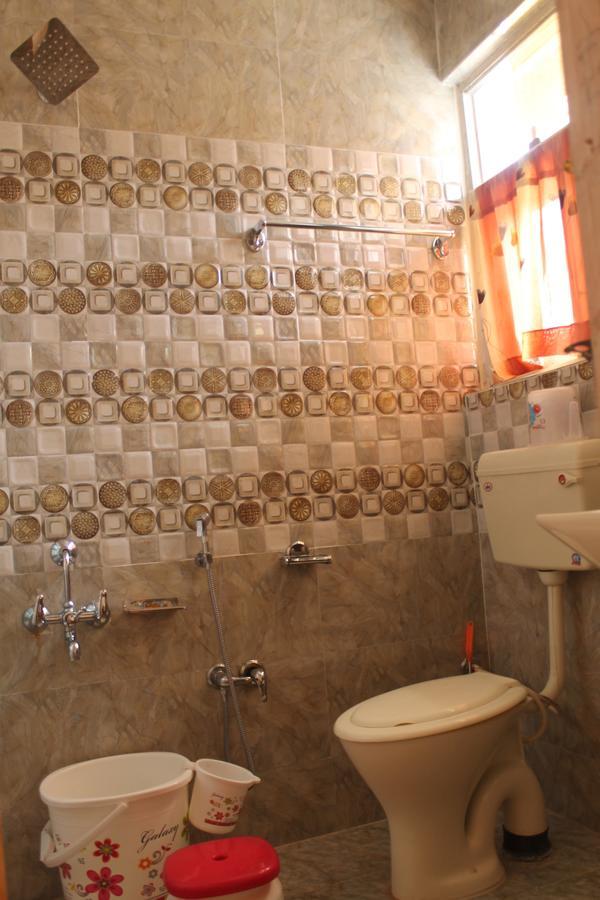 Howrah Guest House Srīnagar Esterno foto