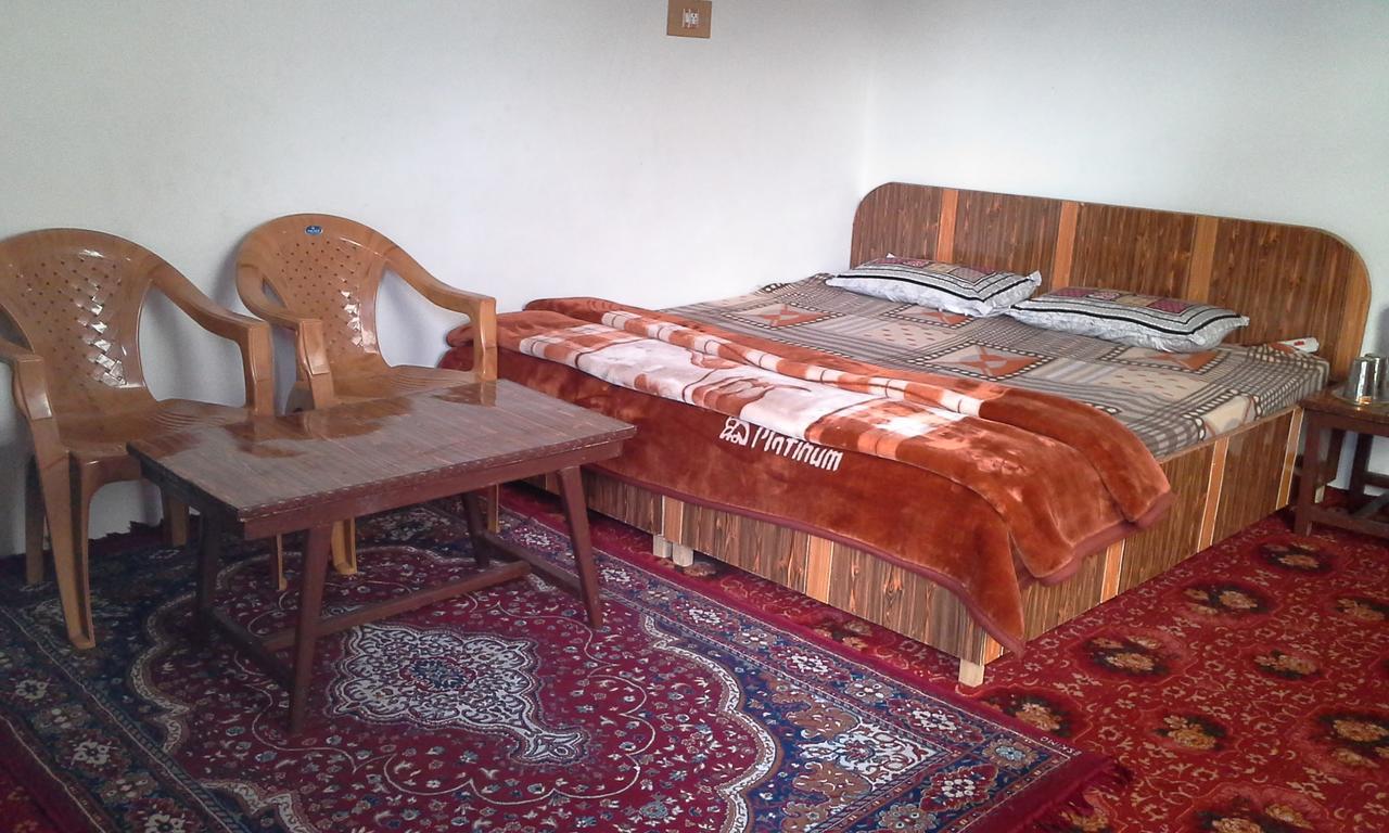 Howrah Guest House Srīnagar Esterno foto
