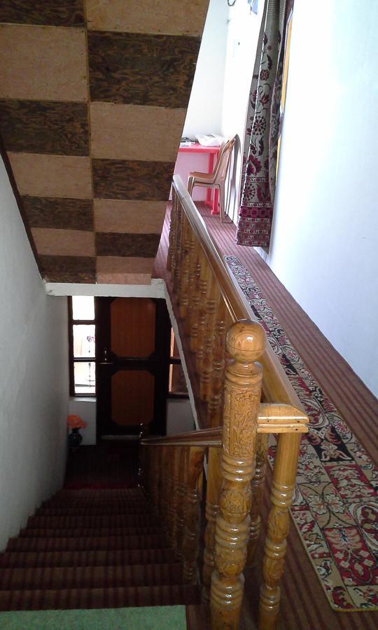 Howrah Guest House Srīnagar Esterno foto
