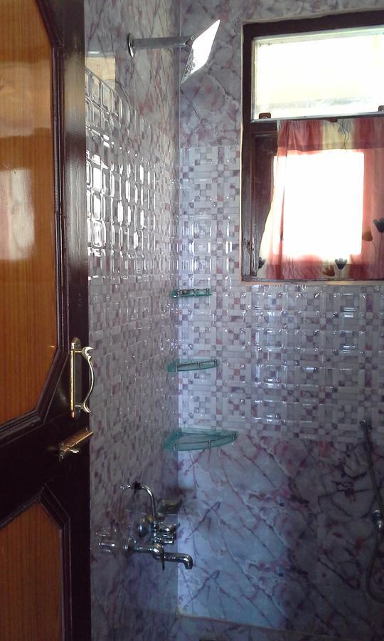 Howrah Guest House Srīnagar Esterno foto