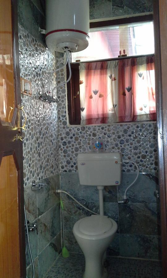 Howrah Guest House Srīnagar Esterno foto