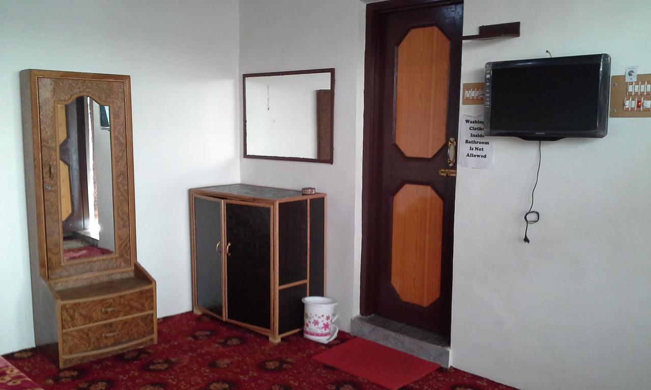 Howrah Guest House Srīnagar Esterno foto