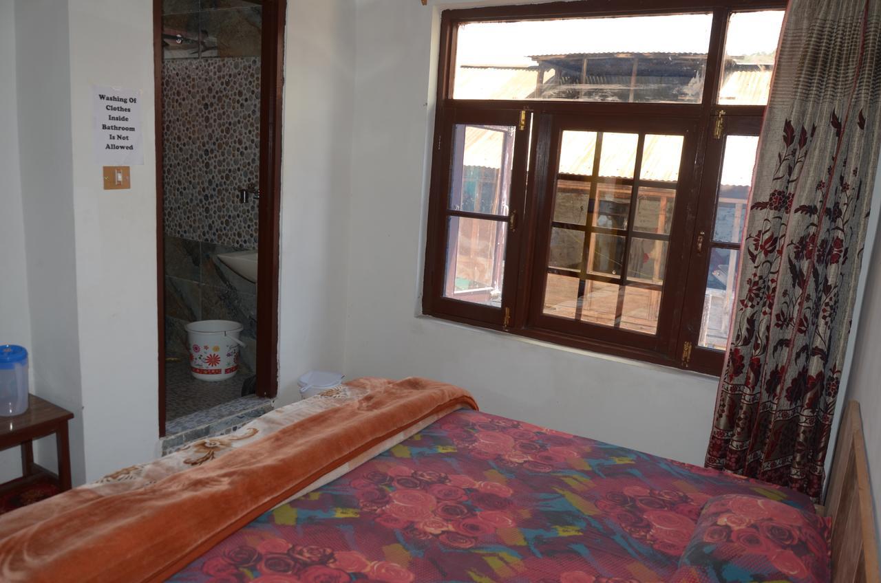 Howrah Guest House Srīnagar Esterno foto