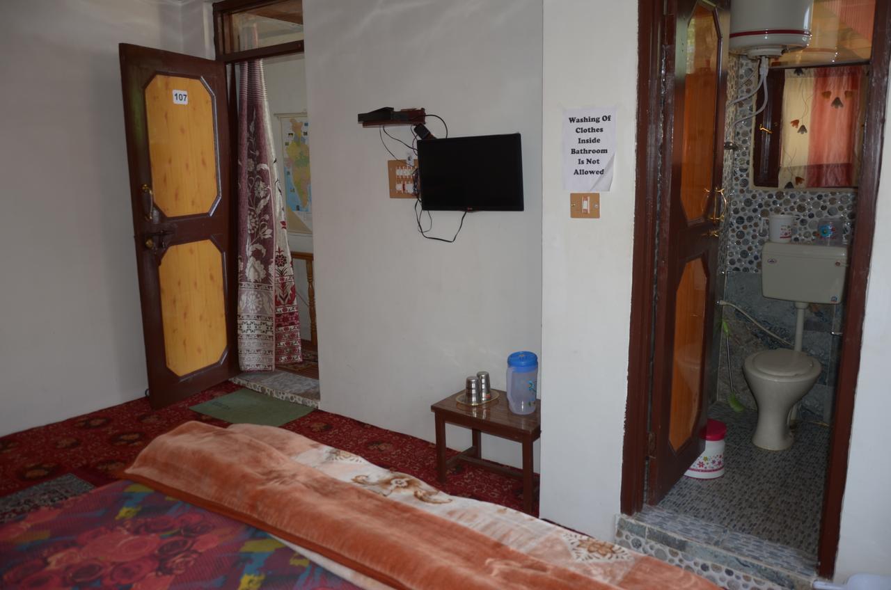 Howrah Guest House Srīnagar Esterno foto