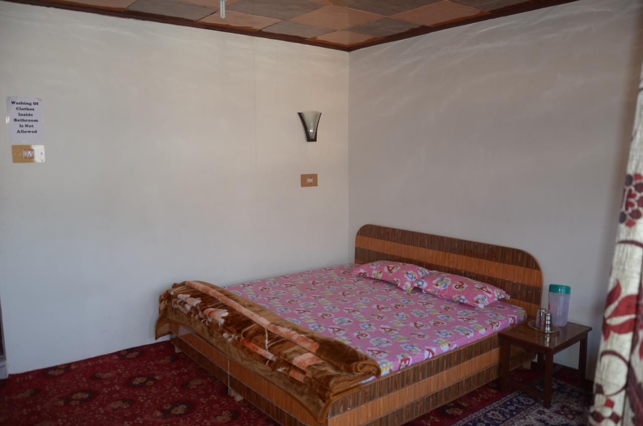 Howrah Guest House Srīnagar Esterno foto