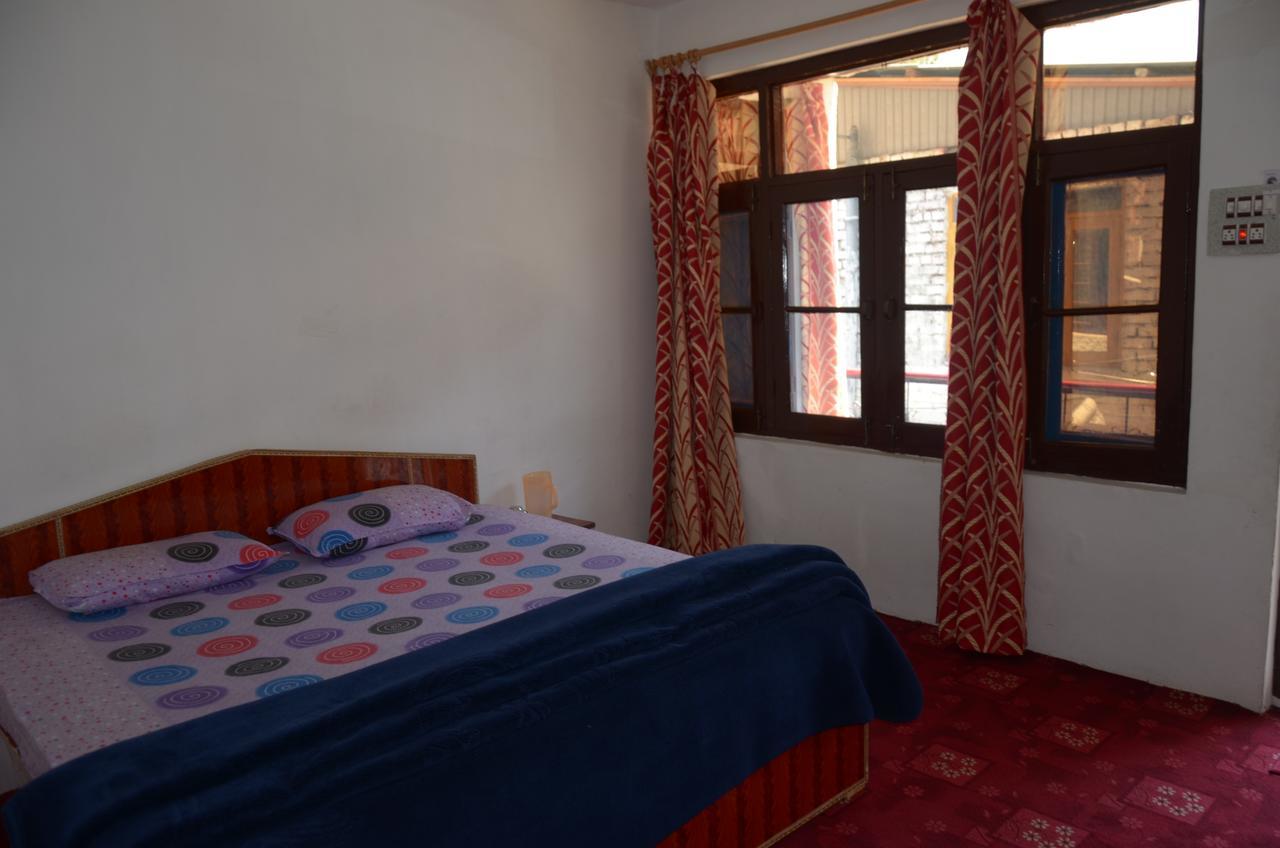 Howrah Guest House Srīnagar Esterno foto