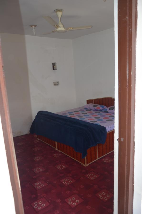 Howrah Guest House Srīnagar Esterno foto