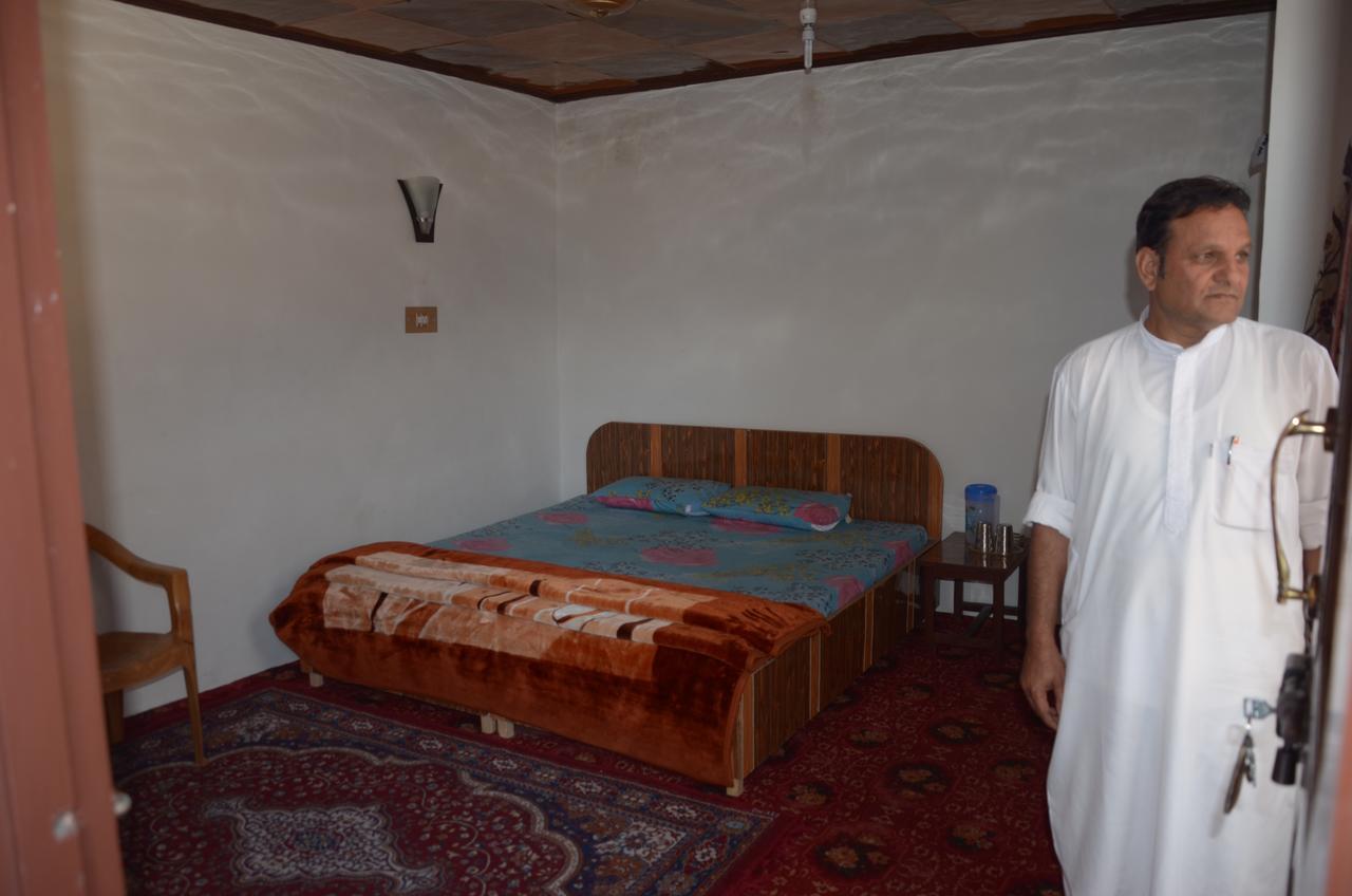 Howrah Guest House Srīnagar Esterno foto