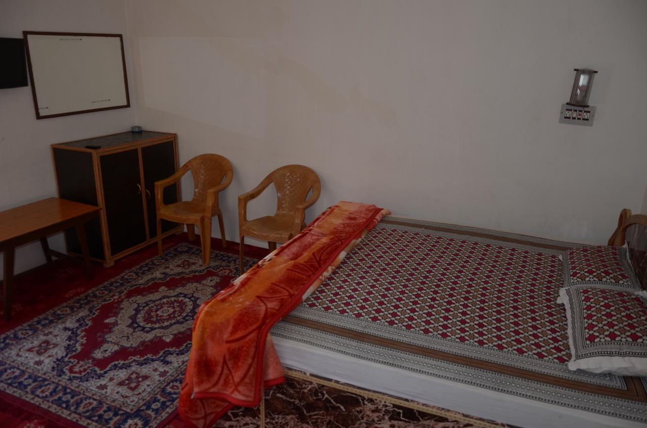 Howrah Guest House Srīnagar Esterno foto