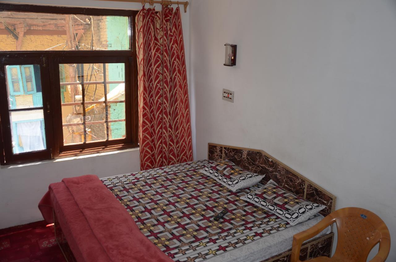 Howrah Guest House Srīnagar Esterno foto
