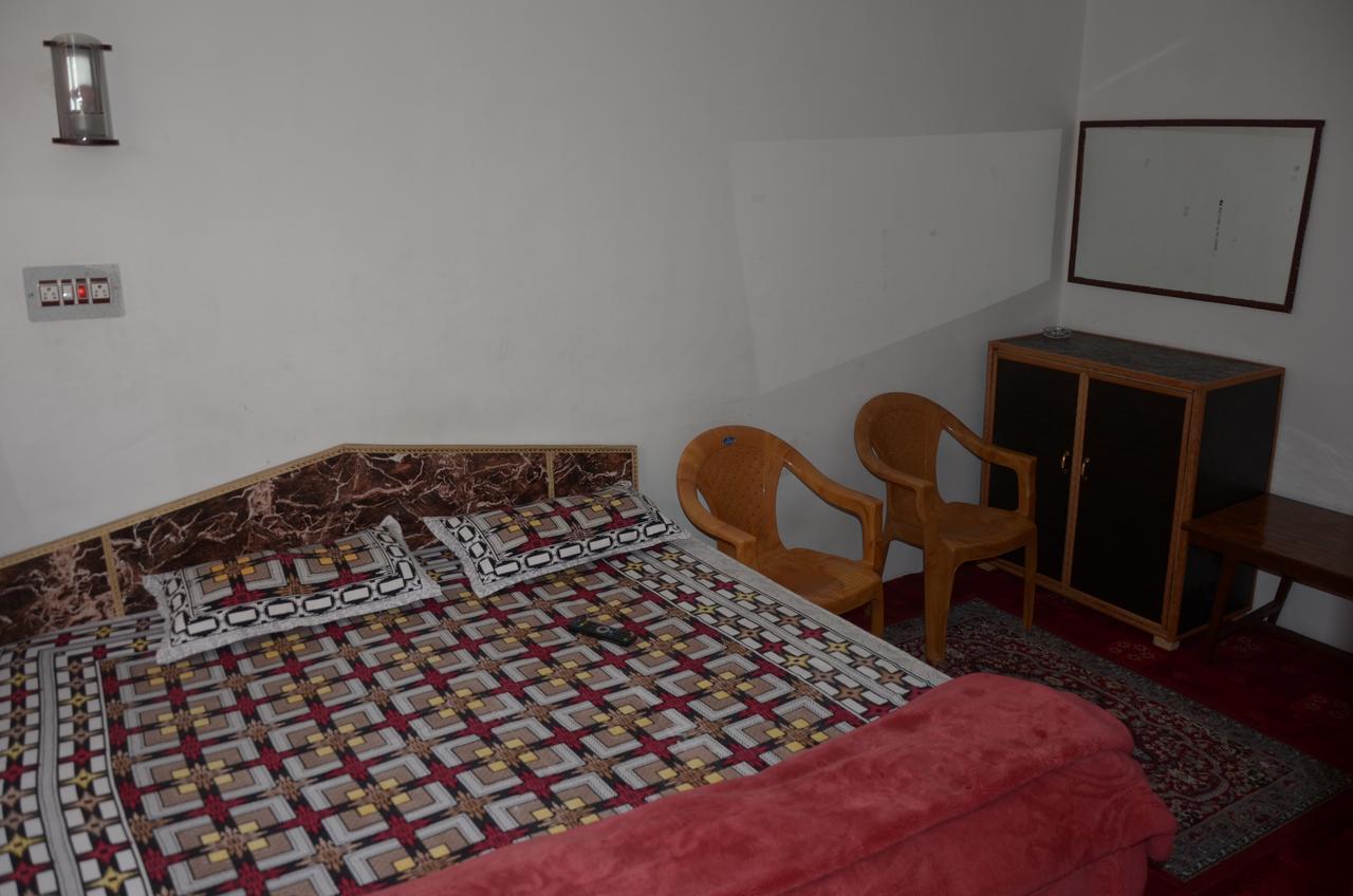 Howrah Guest House Srīnagar Esterno foto