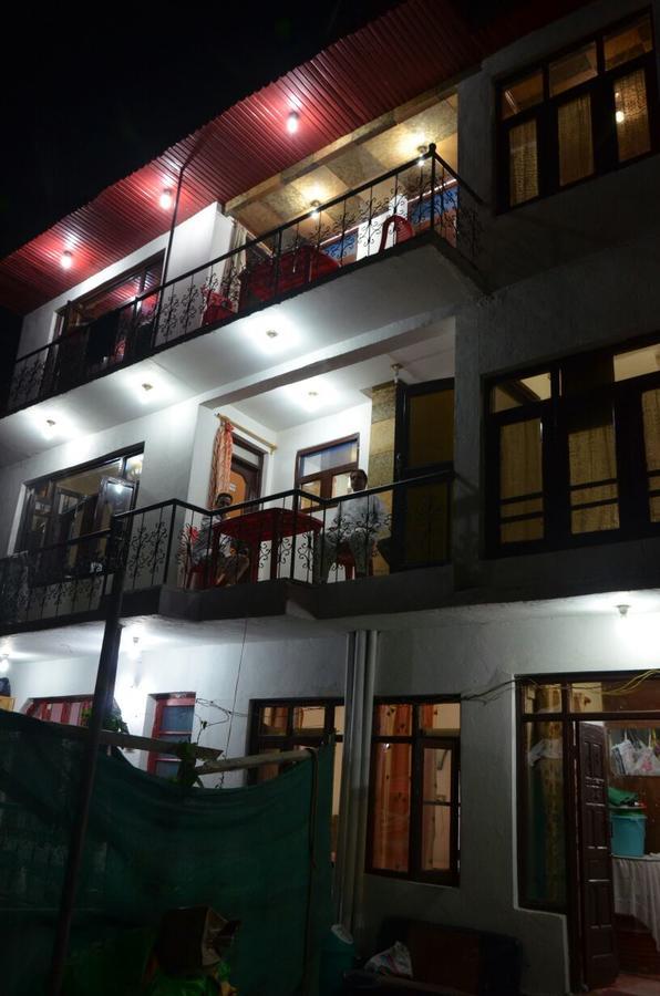 Howrah Guest House Srīnagar Esterno foto