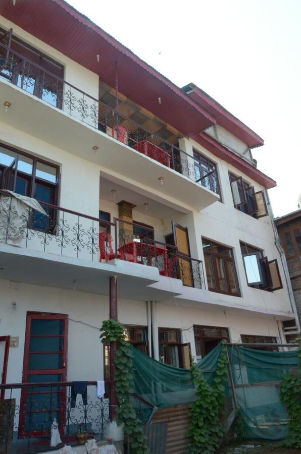 Howrah Guest House Srīnagar Esterno foto